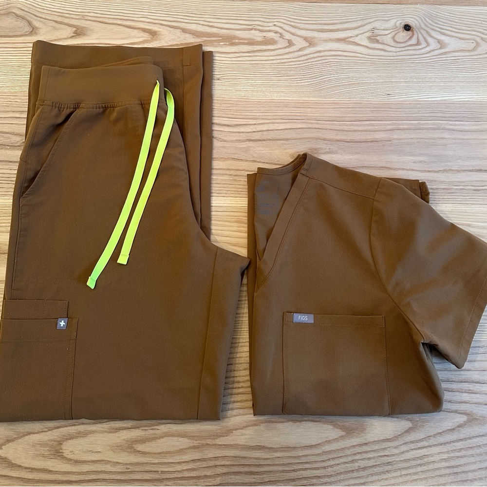 FIGS Earth. High Waisted Isabel Wide Leg + Catarina One Pocket Scrub Set